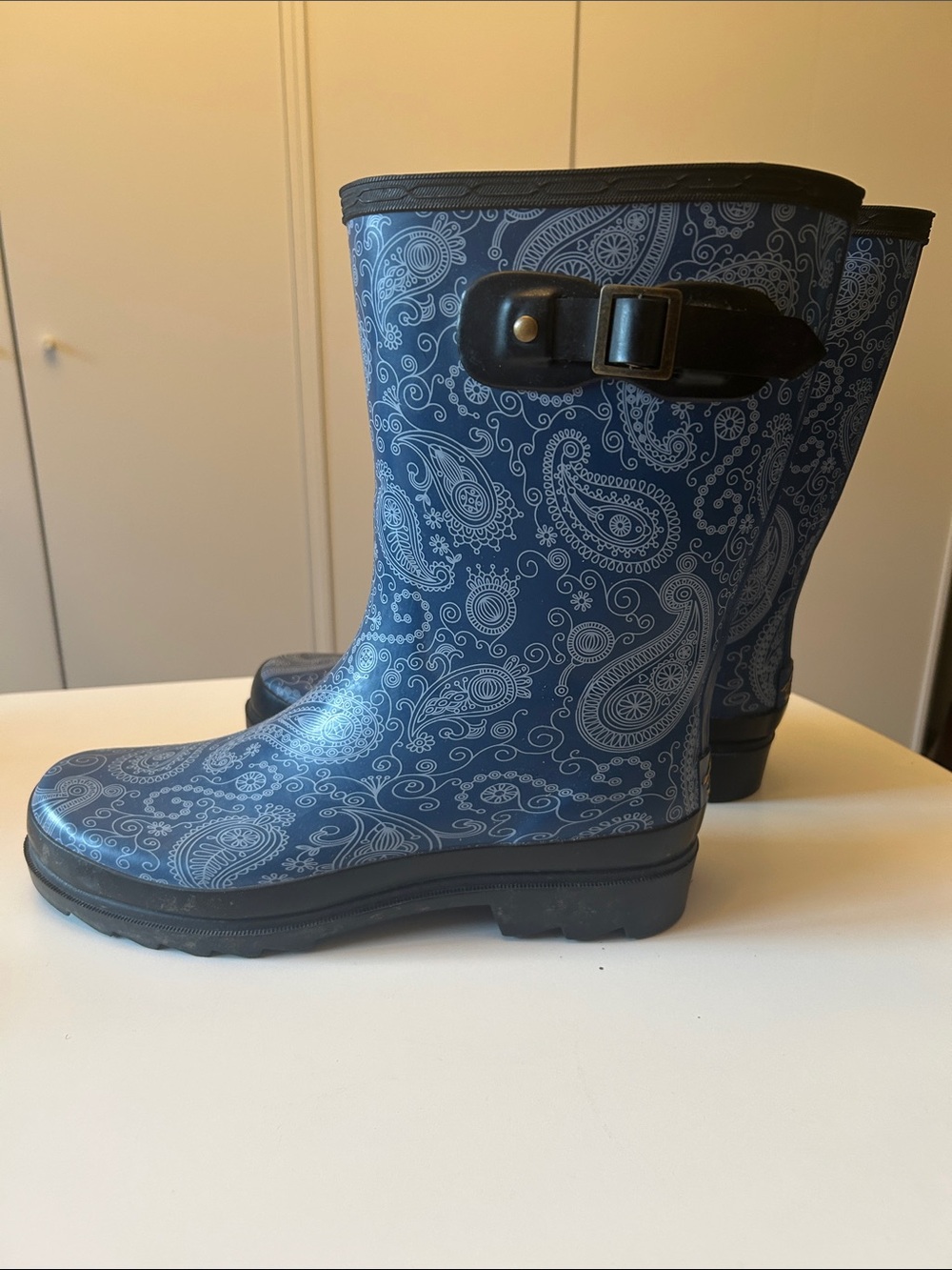 Blue Mountain Women’s Rain Boots with Buckle Size 9